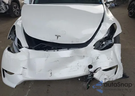 2025 Tesla Model Y Long Range Dual Motor Rear-Wheel Drive z USA, uszkodzony, nr VIN 7SAYGDED7SF221636